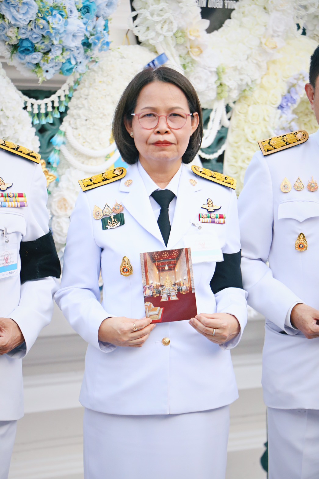 title - ส.ป.ก. ร่วมพิธีวางพวงมาลาถวายราชสักการะ ในพระพิธีธรรมสวดพระอภิธรรมพระบรมศพ สมเด็จพระนางเจ้าสิริกิติ์ พระบรมราชินีนาถ พระบรมราชชนนีพันปีหลวง ณ พระที่นั่งดุสิตมหาปราสาท